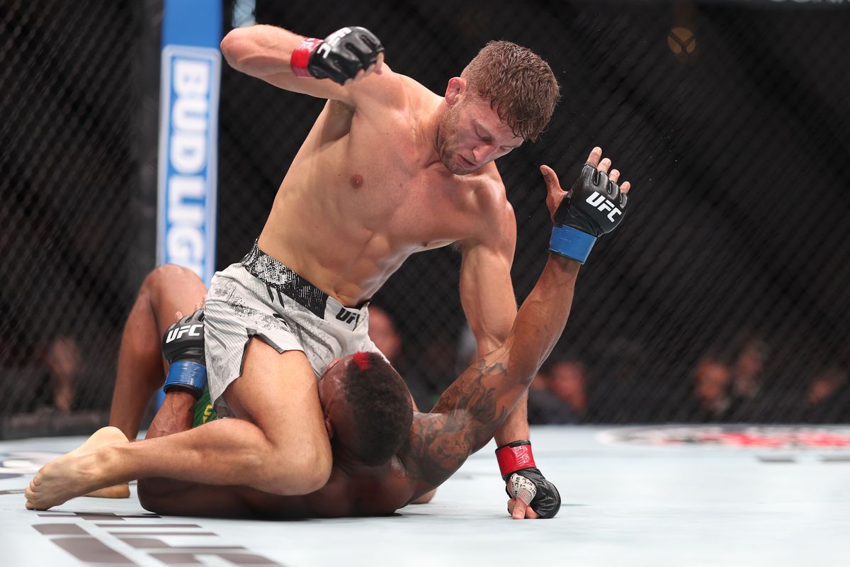 UFC 298: Volkanovski v Topuria