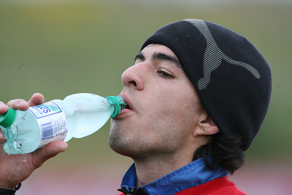 Uruguay's footballer Luis Suarez drinks water during a training session for their South Africa 2010 World Cup match with Chile on Sunday, 13 November, 2007 in Montevideo.