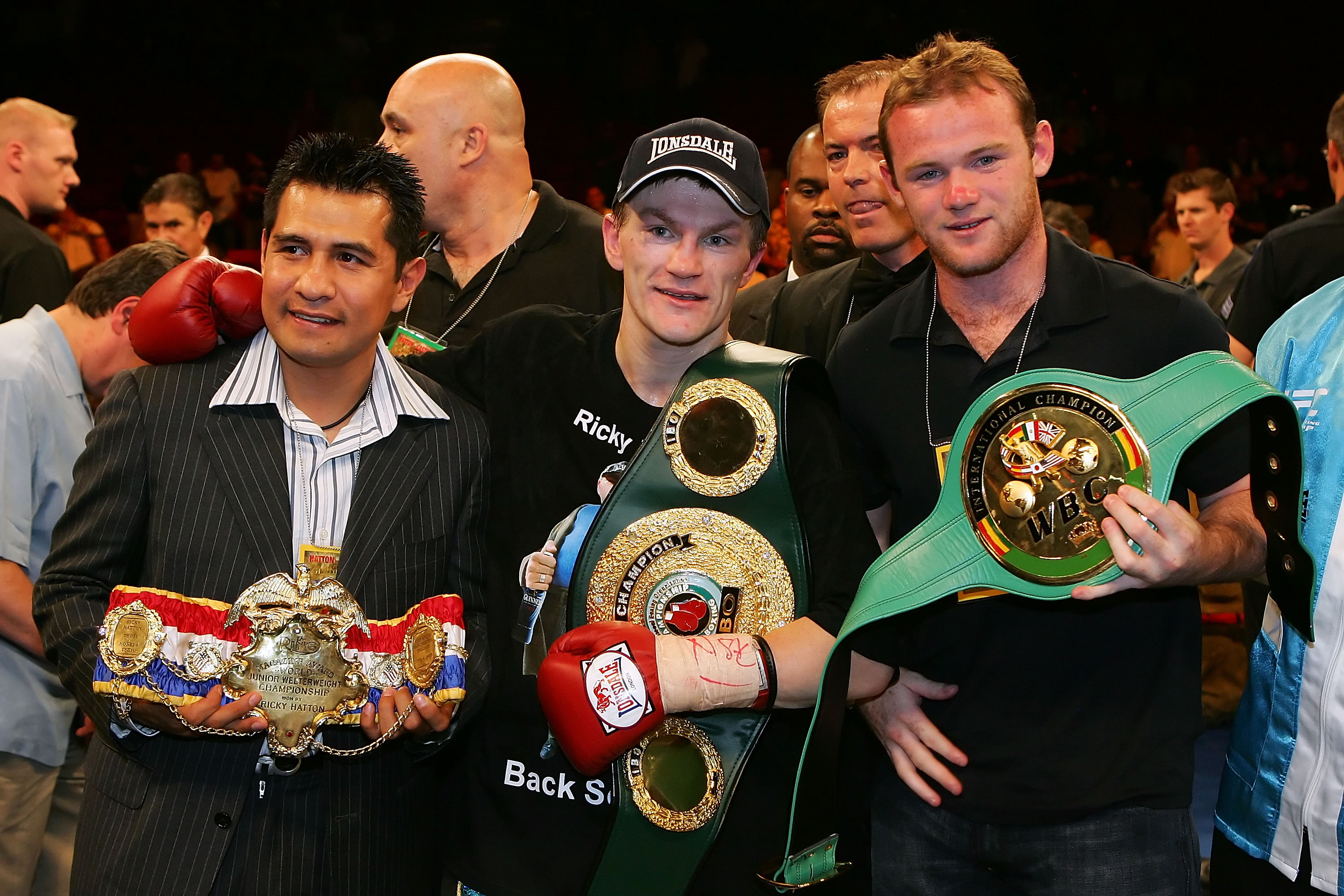 (L-R) Ricky Hatton of Great Britain Jose Luis Castillo of Mexico during their junior welterweight bout at Thomas & Mack Center on June 23, 2007 in Las Vegas, Nevada. *** Local Caption *** Ricky Hatton;Jose Luis Castillo