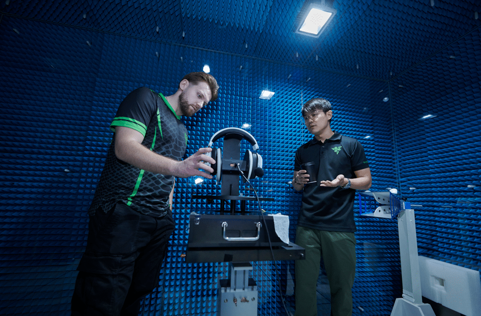 CS Pro NiKo testing Razer Blackshark V3 headset in soundproof room