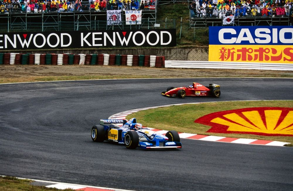 Michael Schumacher, Benetton B195 leads Jean Alesi, Ferrari 412T2