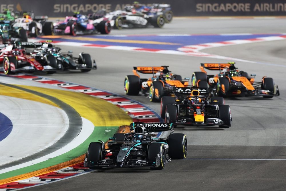 Max Verstappen, Red Bull Racing, George Russell, Mercedes