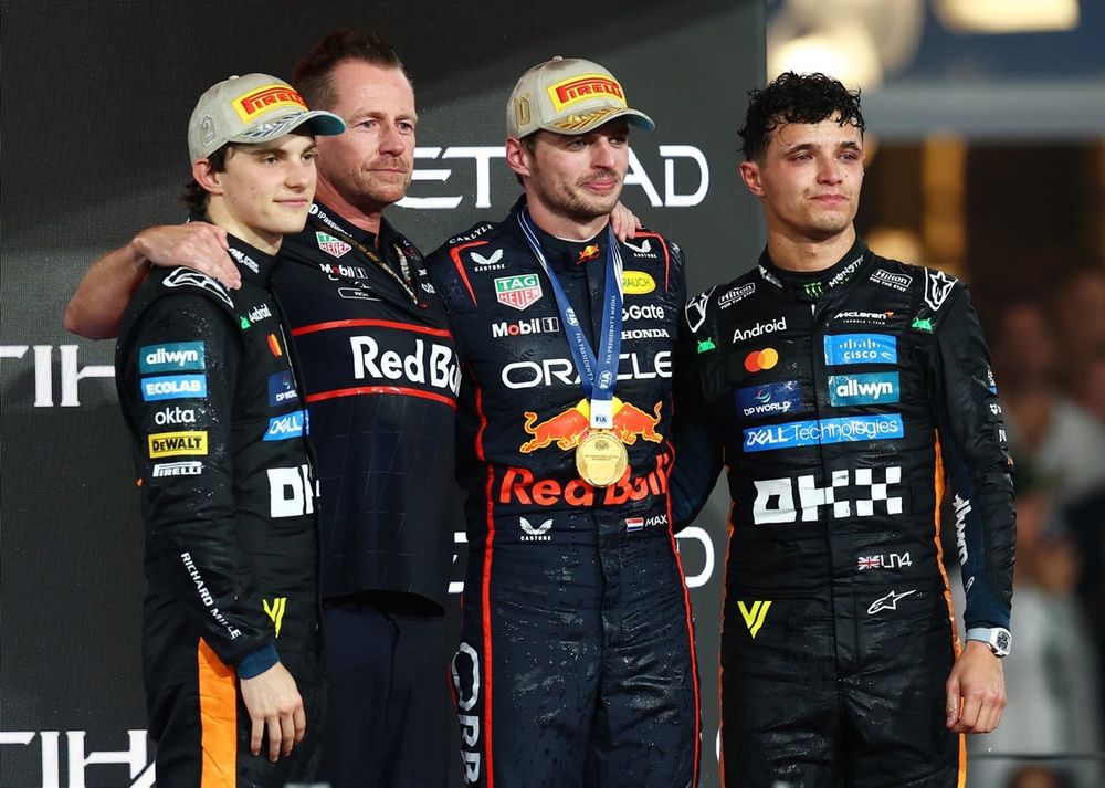 Lando Norris, McLaren, Oscar Piastri, McLaren, Max Verstappen, Red Bull Racing