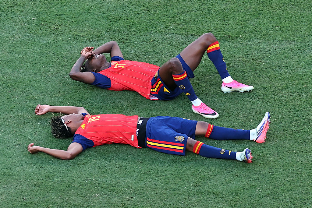 EAST RUTHERFORD, NEW JERSEY - JULY 19: Lamine Yamal and Nico Williams of Spain celebrates after the FIFA World Cup 2026 Final match between Spain and Argentina at New York New Jersey Stadium on July 19, 2026 in East Rutherford, United States. (Photo by Robbie Jay Barratt - AMA/Getty Images)