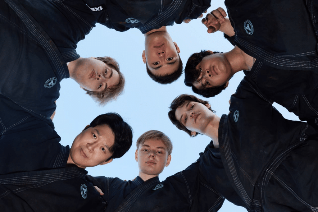 Picture of Aurora Gaming's Dota 2 team.