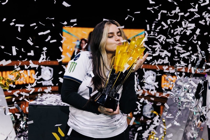 Natália 'daiki' Vilela celebrating her championship victory with Team Liquid Brazil at the 2025 VALORANT Game Changers Championship