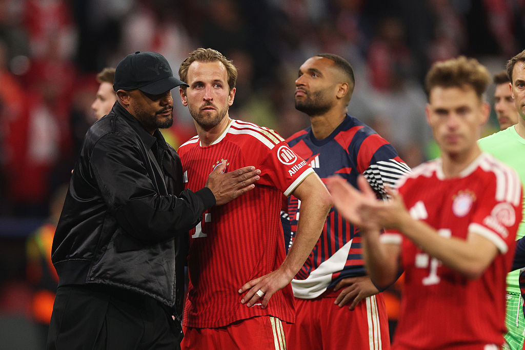 MUNICH, GERMANY - MAY 06: Harry Kane of FC Bayern Munich looks dejected as he is consoled by Vincent Kompany, Head Coach of FC Bayern Munich, after their side were knocked out of the UEFA Champions League following the UEFA Champions League 2025/26 Semi Final Second Leg match between FC Bayern M&uuml;nchen and Paris Saint-Germain at Football Arena Munich on May 06, 2026 in Munich, Germany. (Photo by Adam Pretty/Getty Images)