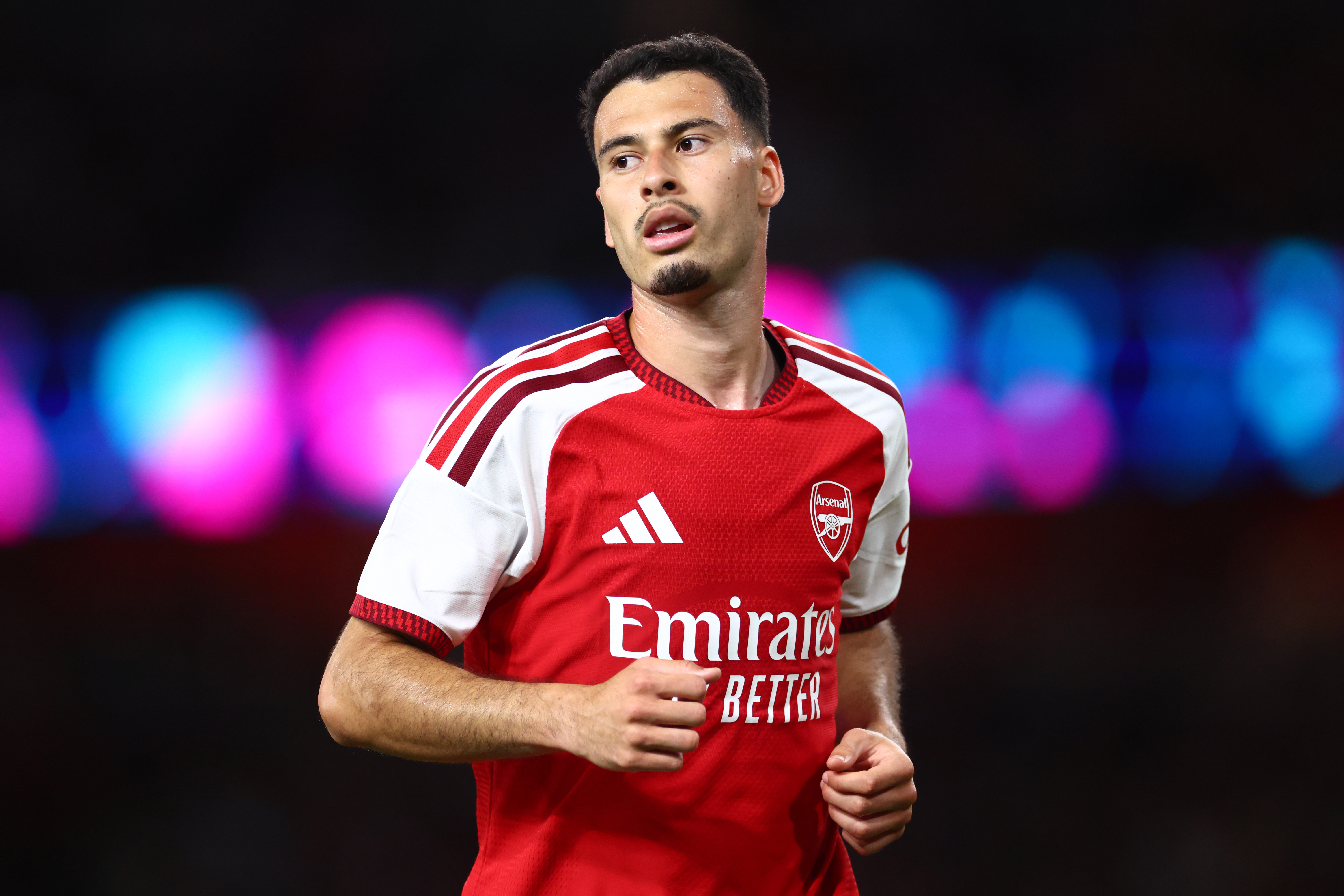 Gabriel Martinelli in action during a pre-season exhibition match between Arsenal and Como 1907 hosted at the Emirates Stadium.