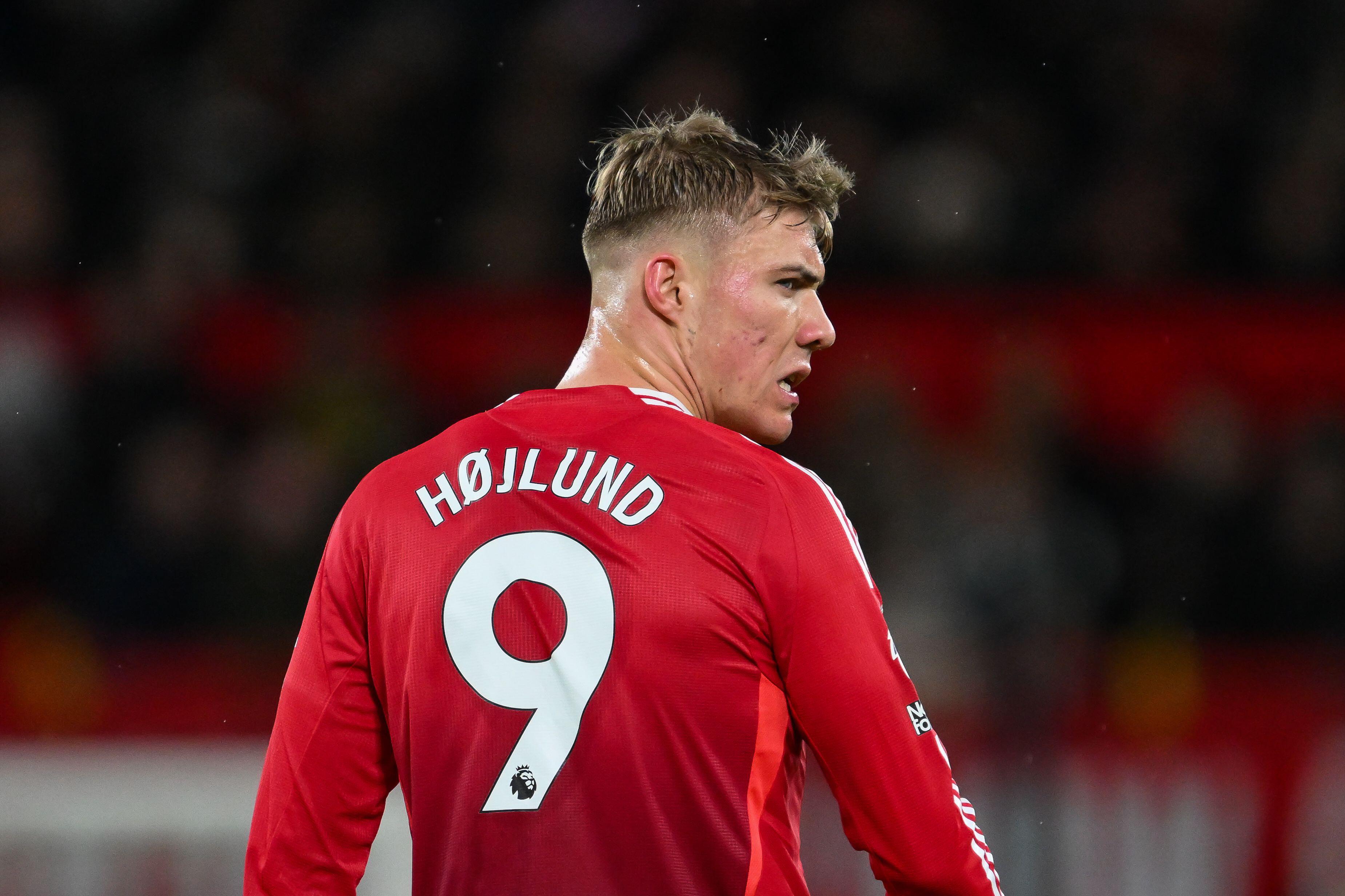 Rasmus Hojlund in a Manchester United shirt, from the back.