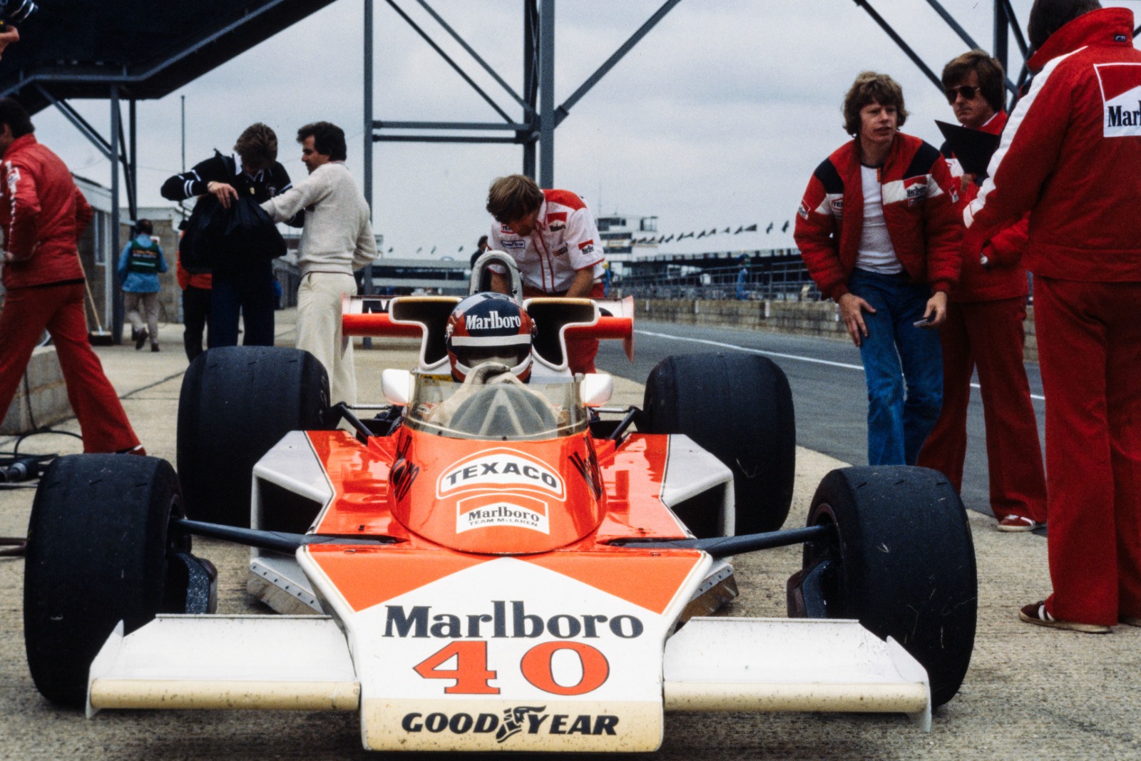 Talent-spotted by 1976 world champion James Hunt while racing in Formula Atlantic, Gilles made his F1 debut in a McLaren