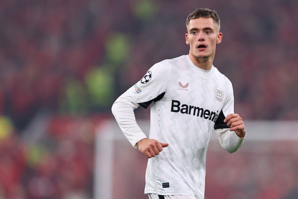 Florian Wirtz of Bayer Leverkusen running on the pitch versus Liverpool.