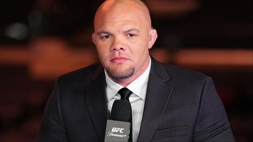Anthony Smith at the UFC on Paramount+ broadcast desk