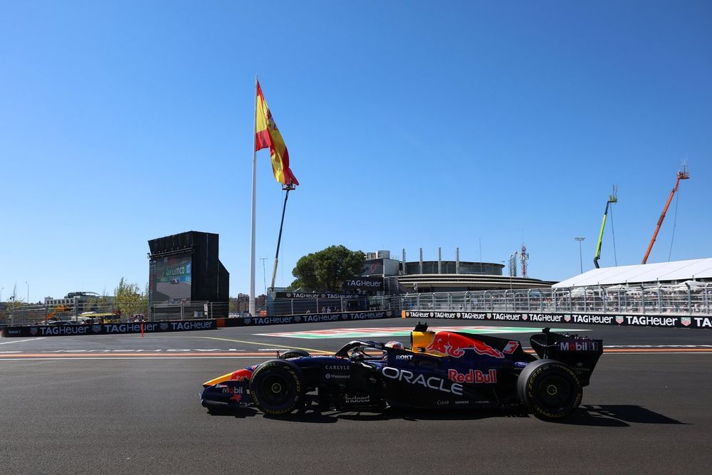 Verstappen argues that poorly configured stopping zones make drawing level with opponents during deceleration nearly impossible